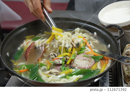 Korea food. chopped noodles Seafood kalguksu 112671392