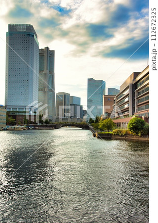 横浜 万国橋 112672325