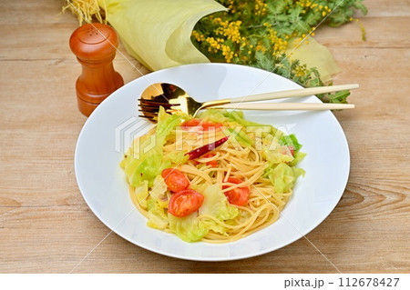 春キャベツとアンチョビのパスタ。スパゲッティ、イタリアン。 112678427