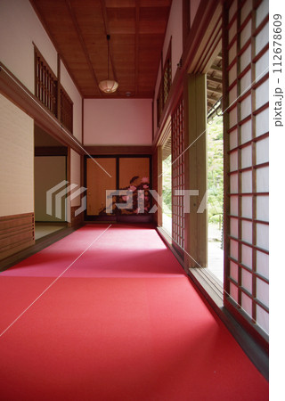 金剛輪寺　本坊の廊下　滋賀県愛知郡愛荘町 112678609