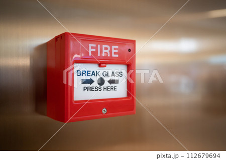 Fire alarm switch on the wall in shopping mall. 112679694