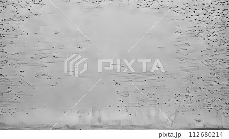 凹凸感のあるコンクリートの壁 112680214