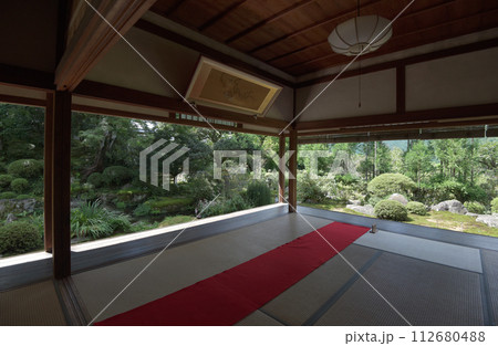 実光院　書院から庭園を望む　京都市左京区大原 112680488