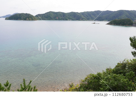 Amami Oshima is the largest island in the Satsunan island chain that runs between Kyushu and Okinawa and belongs to Kagoshima Prefecture.  112680753