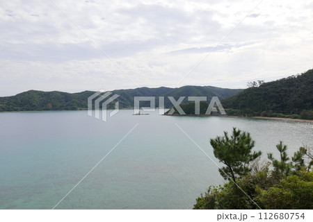Amami Oshima is the largest island in the Satsunan island chain that runs between Kyushu and Okinawa and belongs to Kagoshima Prefecture.  112680754