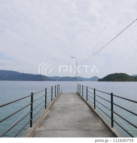 Amami Oshima is the largest island in the Satsunan island chain that runs between Kyushu and Okinawa and belongs to Kagoshima Prefecture.  112680758