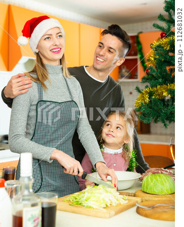 Family preparing for Christmas dinner Family preparing for Christmas dinner 112681032