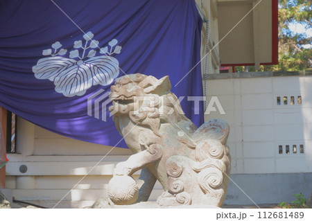 華やかさで人気の別小江神社　阿形のこま犬 112681489