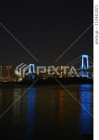 【東京】お台場の街並み夜景 112681821