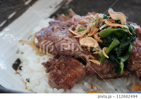 おいしいステーキ丼 112682494