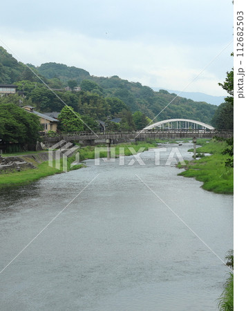 主計町茶屋街沿いの浅野川 112682503