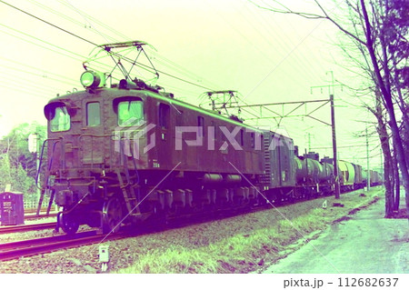 EF15の牽く中央線貨物列車、EF1555、東小金井ー武蔵小金井、1977年2月27日 EF15の牽く中央線貨物列車、EF1555、東小金井ー武蔵小金井、1977年2月27日 112682637