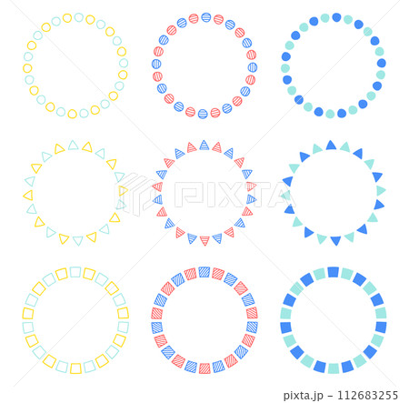 手書きの円形フレームのセット、シンプルな模様、夏の配色 112683255
