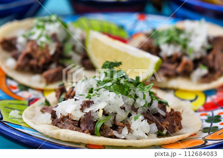 バルバコアの牛肉のタコス Tacos de barbacoa de res バルバコアの牛肉のタコス Tacos de barbacoa de res 112684083