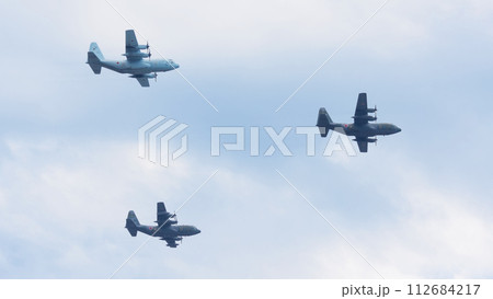 航空自衛隊C-130ハーキュリーズ編隊飛行 航空自衛隊C-130ハーキュリーズ編隊飛行 112684217