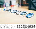 子ども　子供　おもちゃ　車　 112684626