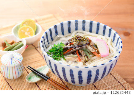 山菜うどん（春の食材をふんだんに使用） 112685448