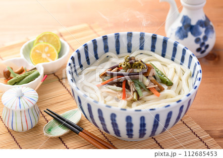 山菜うどん（春の食材をふんだんに使用） 112685453