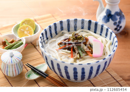 山菜うどん(春の食材をふんだんに使用) 山菜うどん(春の食材をふんだんに使用) 112685454