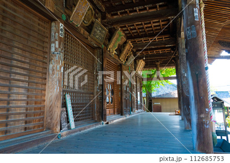 【西国三十三所】第二十一番　穴生寺　本堂の軒下　京都府亀岡市 112685753
