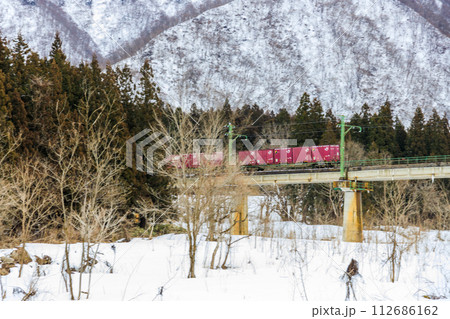 冬景色の鉄橋の風景 冬景色の鉄橋の風景 112686162