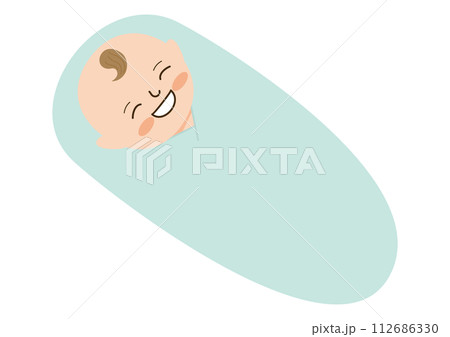 笑っているおくるみの赤ちゃん 笑っているおくるみの赤ちゃん 112686330