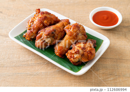 Crispy Fried Chicken with Fish Sauce 112686994