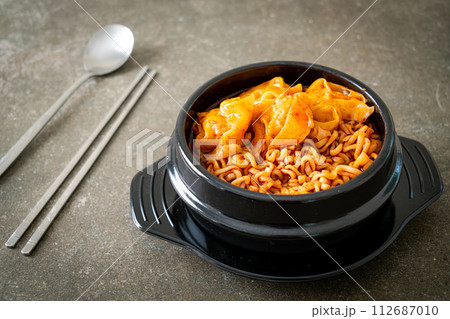 Korean instant noodles with dumplings Korean instant noodles with dumplings 112687010
