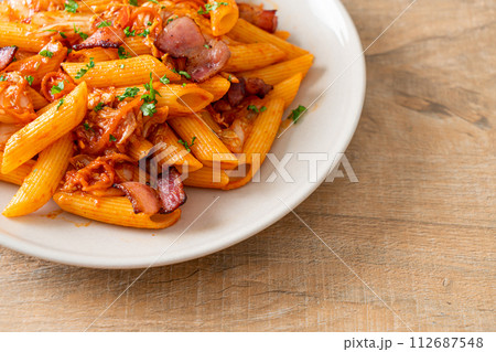 stir-fried penne pasta with kimchi and bacon 112687548