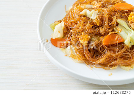 stir fried vermicelli with cabbage, carrot and egg stir fried vermicelli with cabbage, carrot and egg 112688276