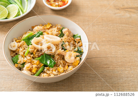 Fried rice with squid or octopus 112688526