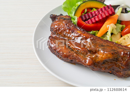 barbecue pork spare ribs with vegetables 112688614