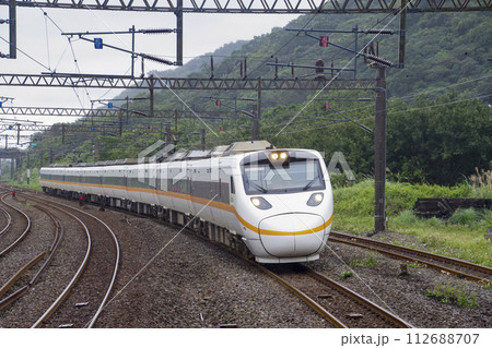 台湾の東部幹線を走る日本製の特急電車 台湾の東部幹線を走る日本製の特急電車 112688707