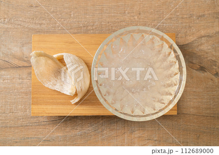 Edible bird's nest soup in glass bowl 112689000