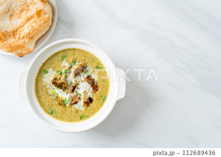 Afghani chicken in green masala curry or Hariyali tikka chicken hara masala with roti or naan bread Afghani chicken in green masala curry or Hariyali tikka chicken hara masala with roti or naan bread 112689436