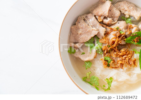 Pho Bo vietnamese soup with pork and rice noodles 112689472