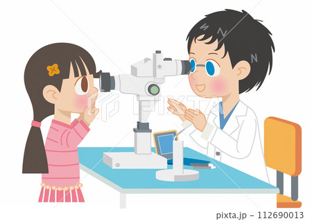 眼科で目を検査する女の子 眼科で目を検査する女の子 112690013