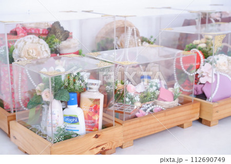 wedding gifts for the bride and groom 112690749
