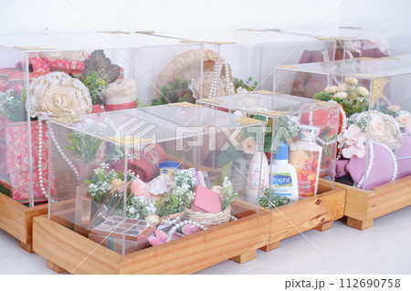 wedding gifts for the bride and groom 112690758