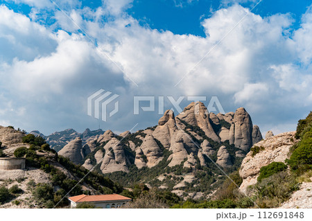 モンセラットの奇岩 112691848