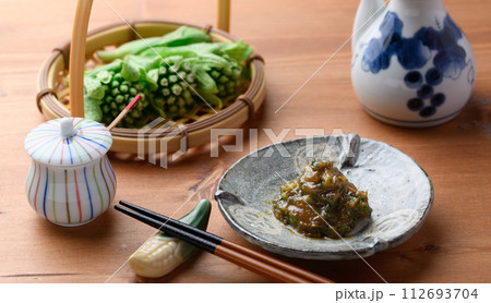 早春の食材 ふきのとう味噌 (ふきみそ)ふきのとう 112693704