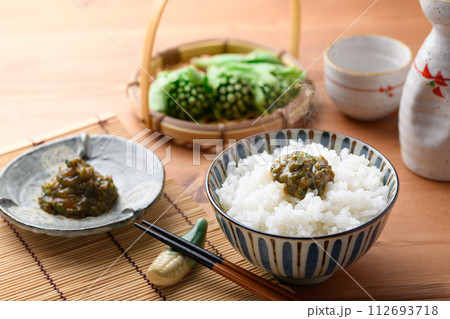 早春の食材 ふきのとう味噌 (ふきみそ)ふきのとう 112693718