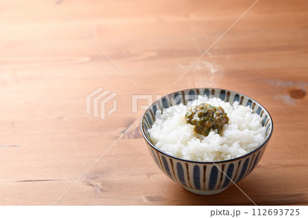 早春の食材 ふきのとう味噌 (ふきみそ)ふきのとう 112693725