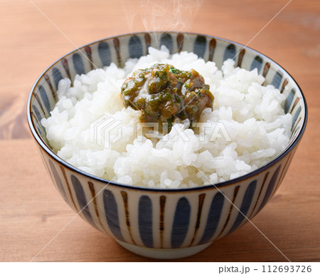 早春の食材 ふきのとう味噌 (ふきみそ)ふきのとう 112693726