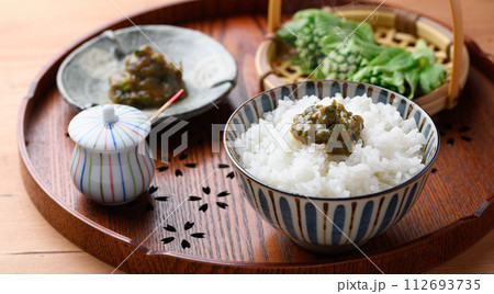 早春の食材 ふきのとう味噌 (ふきみそ)ふきのとう 112693735