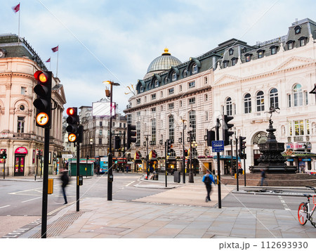 ロンドン　ピカデリー・サーカス　朝景 112693930