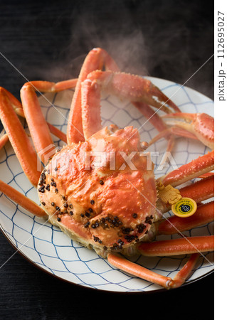 茹で上がった福井県産の越前蟹 112695027