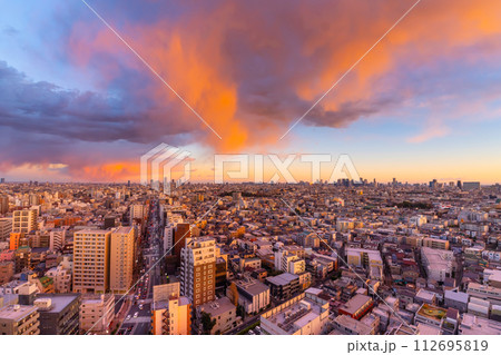 東京都心新宿・池袋を望む美しい夕焼け Dec.2023 東京都心新宿・池袋を望む美しい夕焼け Dec.2023 112695819