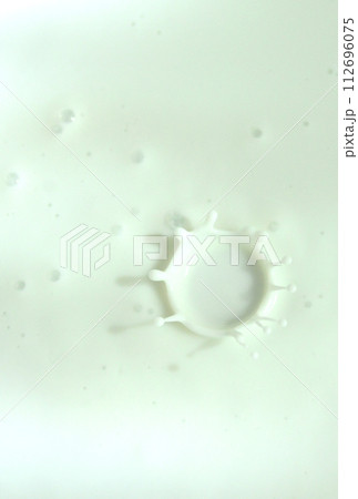 牛乳で作った王冠 牛乳で作った王冠 112696075