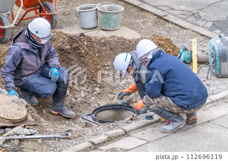 マンホール嵩上げ工事　マンホール調整リング蓋　レベル測量 112696119